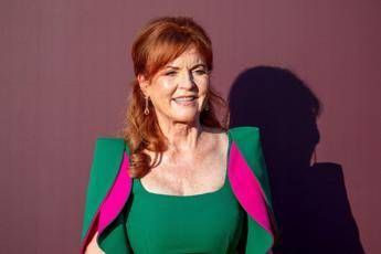 Sarah Ferguson deve tornare al lavoro: "Ha bisogno di soldi" Sarah Ferguson deve tornare al lavoro: "Ha bisogno di soldi"