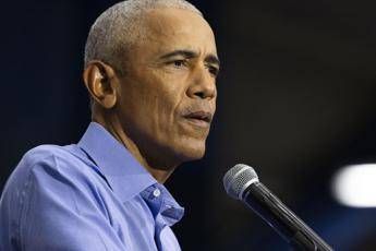 Obama attacca Trump: "Ogni giorno un assalto alle nostre istituzioni democratiche"