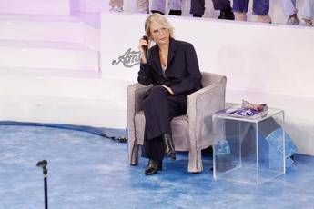 Amici, oggi domenica 1 marzo: gli ospiti di Maria De Filippi