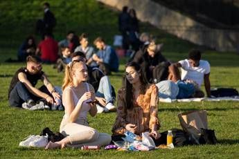 Meteo weekend quasi estivo, picchi fino a 28°C: poi cambia tutto Meteo weekend quasi estivo, picchi fino a 28°C: poi cambia tutto