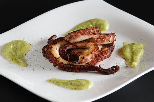 Sapori di Liguria. Polpo arrosticciato con marò di fave (video) Sapori di Liguria. Polpo arrosticciato con marò di fave (video)