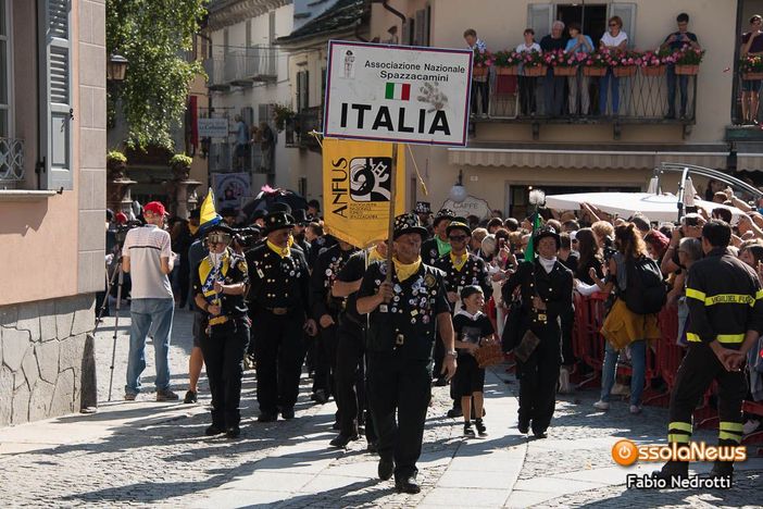 Dopo due anni Vigezzo riabbraccia gli spazzacamini Dopo due anni Vigezzo riabbraccia gli spazzacamini