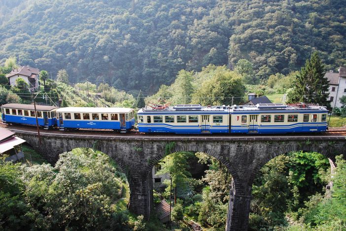 Locarno-Camedo: un viaggio nel tempo a bordo del treno storico