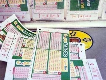 Superenalotto, combinazione vincente oggi: un 5+1 vince 653mila euro