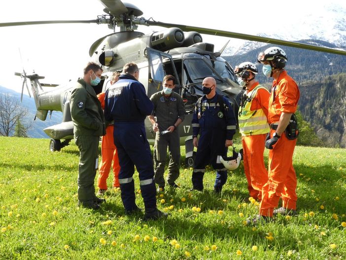 Scoppia un incendio nei boschi di Osco, ma è solo un’esercitazione