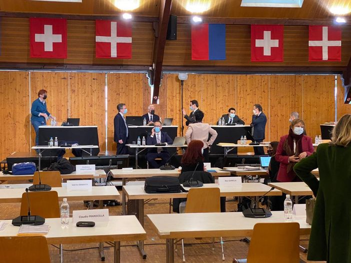 Covid, crisi sociale ed economica: come il governo cantonale, i suoi partiti e il padronato hanno abbandonato la popolazione