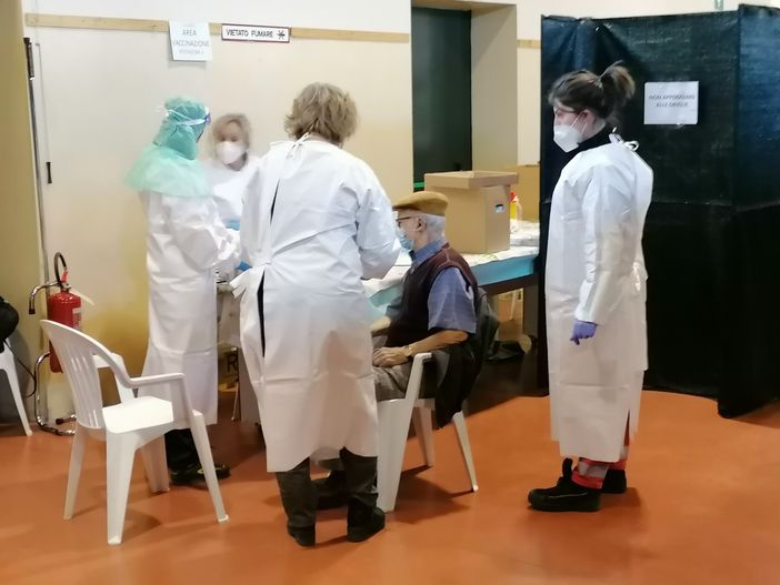 Campagna vaccinazioni: aperte le iscrizioni per gli "over 65" del Ticino Campagna vaccinazioni: aperte le iscrizioni per gli "over 65" del Ticino