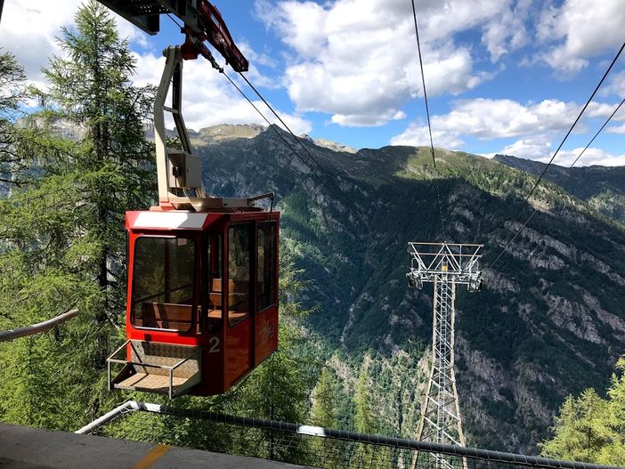 La Funivia Zott - Alpe Salei di Vergeletto La Funivia Zott - Alpe Salei di Vergeletto