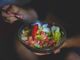 Anche la dieta mediterranea evolve, più efficace se segue l'orologio biologico: i consigli