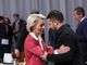 Ucraina, Zelensky sente von der Leyen. Ue al lavoro per sbloccare prestito da 90 miliardi a Kiev