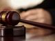 Uccise un maialino con un fucile: finisce in carcere