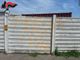 Un muro imbrattato con vernice arancione (foto da Vconews.it)