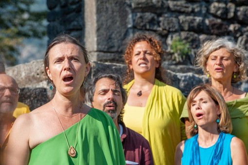 "Voci Audaci" arriva in Canton Ticino: dal 27 al 30 giugno due concerti corali e sei Workshops di canto e improvvisazione "Voci Audaci" arriva in Canton Ticino: dal 27 al 30 giugno due concerti corali e sei Workshops di canto e improvvisazione