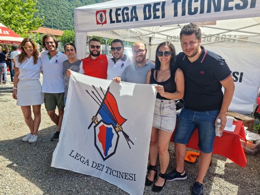 Una foto della delegazione leghista insieme alla Lega dei Ticinesi e a Boris Bignasca