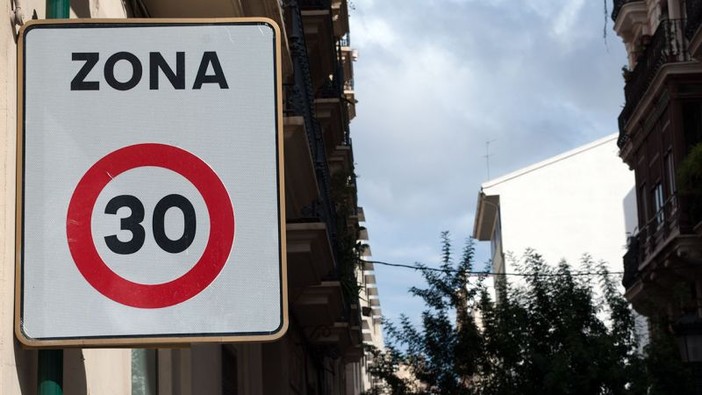 I “Verdi” di Locarno chiedono l’istituzione, limitatamente alla notte, del limite dei 30 km/h sulle strade del territorio dove vige quello dei 50 I “Verdi” di Locarno chiedono l’istituzione, limitatamente alla notte, del limite dei 30 km/h sulle strade del territorio dove vige quello dei 50