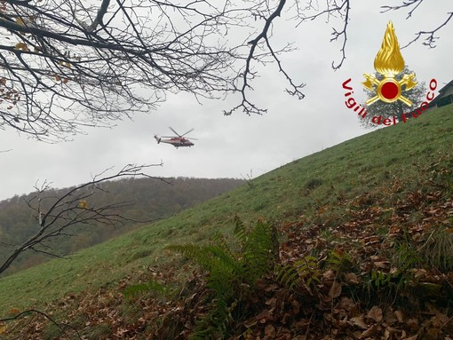 Cadavere trovato sui monti tra Comasco e Canton Ticino: in volo anche l'elicottero dei vigili del fuoco di Malpensa