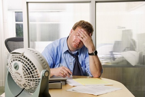 Lavorare all’aperto o all’interno di edifici nel periodo di caldo: norme a protezione dei lavoratori