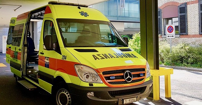 Grave incidente in Canton Ticino: coinvolto un automobilista italiano Grave incidente in Canton Ticino: coinvolto un automobilista italiano