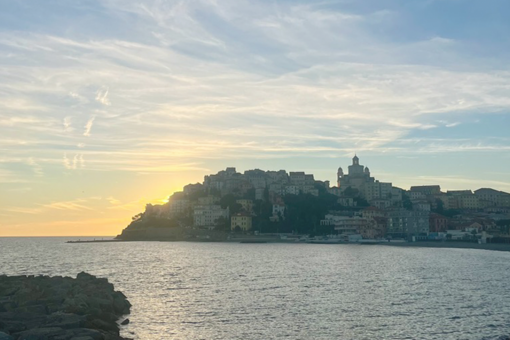 Il mare non trattiene: partire, tornare e imparare a lasciar andare