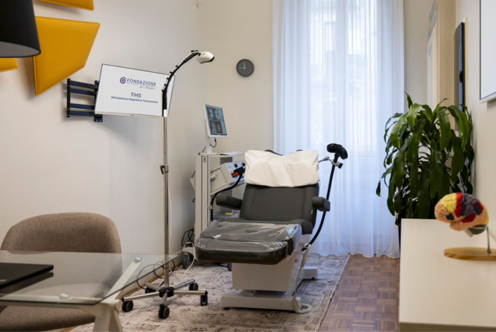 Cos’è la Stimolazione Magnetica Transcranica e a cosa serve