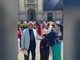 BigMama si laurea, l'abbraccio alla mamma e al papà dopo la proclamazione BigMama si laurea, l'abbraccio alla mamma e al papà dopo la proclamazione