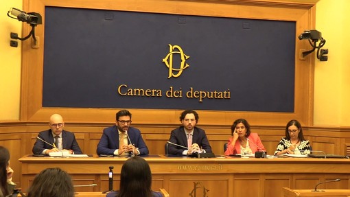 Altroconsumo porta in Parlamento le firme per un'azione contro la discriminazione dell'Iban Altroconsumo porta in Parlamento le firme per un'azione contro la discriminazione dell'Iban