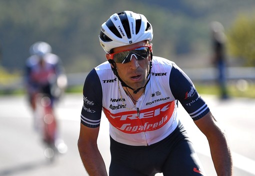 Vincenzo Nibali cade dalla bici mentre si allena sulle strade del Ticino. Ricoverato all’ospedale di Lugano