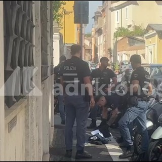 Zaino abbandonato davanti all'Adnkronos, scatta l'allarme bomba