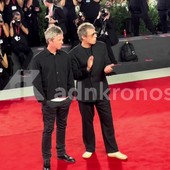 Venezia 83, red carpet da rockstar per gli Oasis al Lido