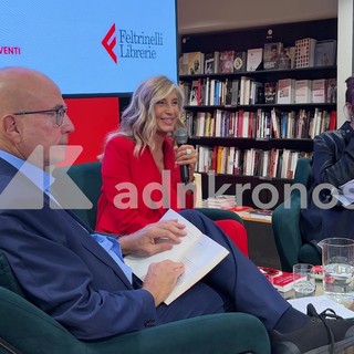 Myrta Merlino presenta il libro dedicato alla sua 'mamma geniale' Myrta Merlino presenta il libro dedicato alla sua 'mamma geniale'