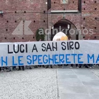 "Giù le mani da San Siro", il coro dei tifosi dell'Inter prima della presentazione del nuovo stadio di Milano "Giù le mani da San Siro", il coro dei tifosi dell'Inter prima della presentazione del nuovo stadio di Milano