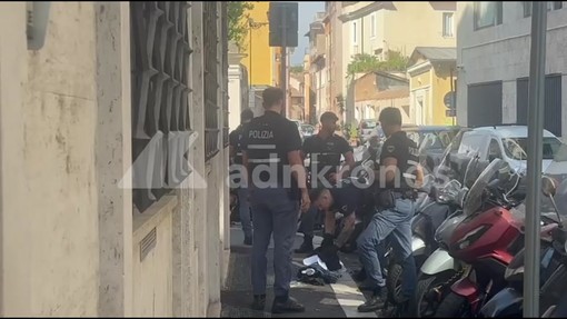 Zaino abbandonato davanti all'Adnkronos, scatta l'allarme bomba