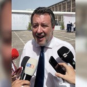 Caso Fakir, Salvini: "Irresponsabile alimentare odio verso chi indossa divisa" Caso Fakir, Salvini: "Irresponsabile alimentare odio verso chi indossa divisa"