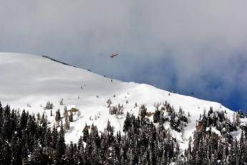 Valanga in Valle d'Aosta, morto scialpinista Valanga in Valle d'Aosta, morto scialpinista