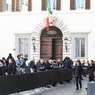 Valentino, secondo giorno di camera ardente in attesa dei funerali