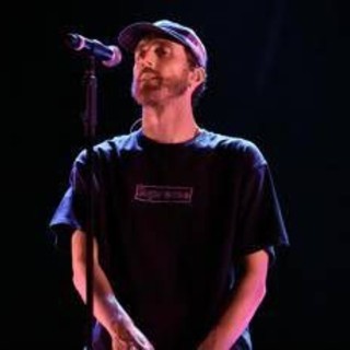 Sanremo 2026, Mecna chi è: la cover con Mara Sattei