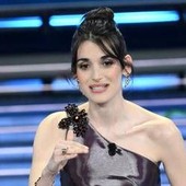 Sanremo, Pilar Fogliati porta sul palco fa l'aristocratica Uvetta: "Ma voi fate questo come lavoro?" Sanremo, Pilar Fogliati porta sul palco fa l'aristocratica Uvetta: "Ma voi fate questo come lavoro?"