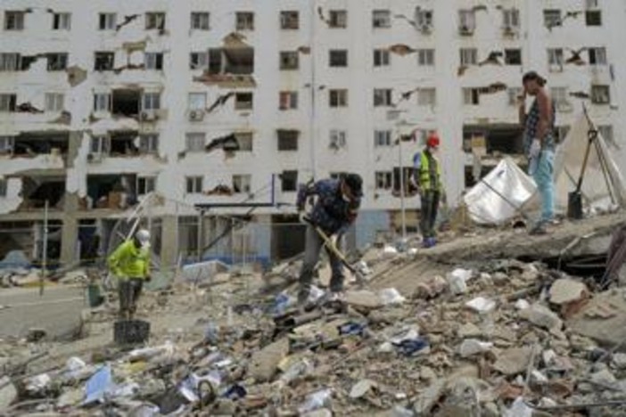 Venezuela, salvati padre e figlio a quattro giorni dal terremoto. Corsa contro il tempo Venezuela, salvati padre e figlio a quattro giorni dal terremoto. Corsa contro il tempo