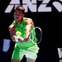 Alcaraz mima i crampi agli Australian Open, presa in giro a Sinner?
