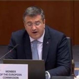 Roma, l'app Julia incassa i complimenti del commissario Ue Tzitzikostas