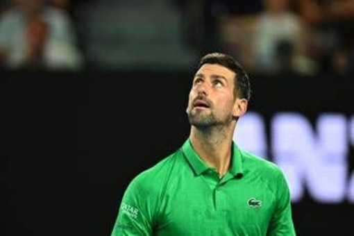 Djokovic, il rito all'Australian Open: "Ogni giorno abbraccio un fico brasiliano nei giardini di Melbourne, mi cura"