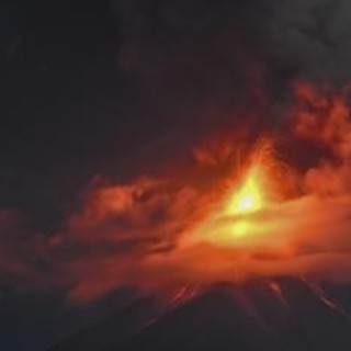 Paura in Guatemala, erutta il vulcano Fuego: allerta massima Paura in Guatemala, erutta il vulcano Fuego: allerta massima