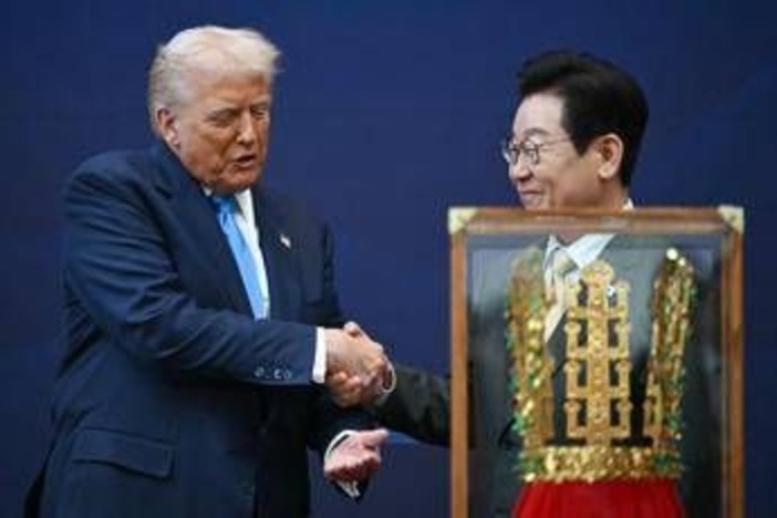 Trump 'incoronato' in Corea, un regalo da re per il presidente