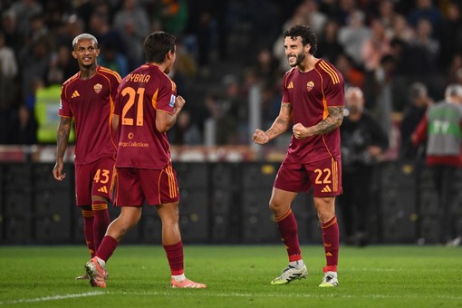 La Roma piega il Parma e festeggia: 2-1 e vetta della Serie A