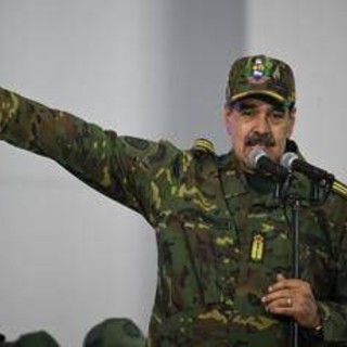 Maduro riappare in pubblico dopo giorni: &quot;Venezuela è indistruttibile&quot;