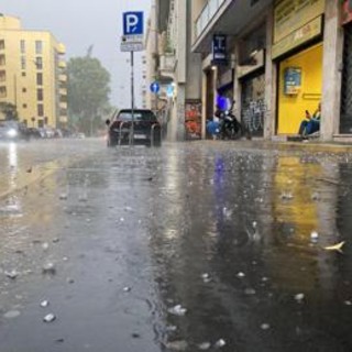 Tregua dal caldo record, inizia il maltempo estremo con temporali e grandine: come cambia il meteo