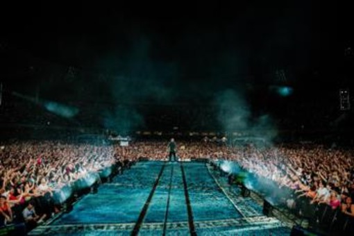 Max Pezzali conquista Milano, a San Siro brillano gli ‘anni d’oro’