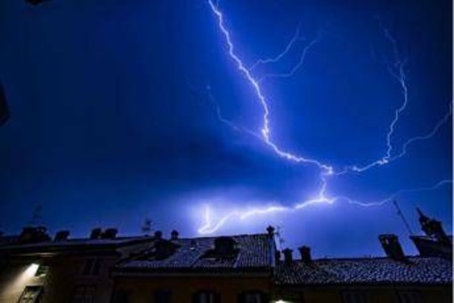 Meteo, cambia tutto nel weekend: tornano piogge e temporali al Centro-Sud