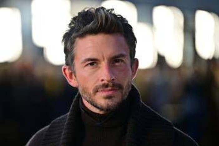 Jonathan Bailey è l'uomo più sexy del 2025 secondo People