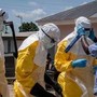 Ebola, Save the Children: "Virus avanti a velocità mai vista prima. Un morto su 4 è un bambino"